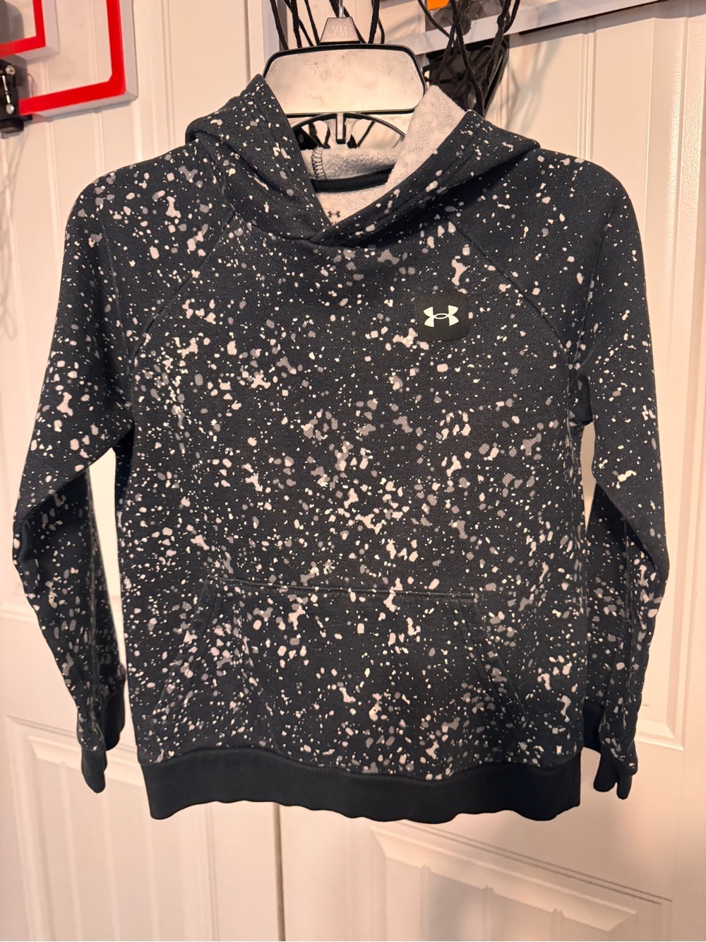 Under Armour Printed Fleece Pullover Hoodie - Black Paint Splatter - Youth Small